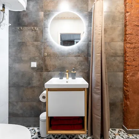 Garden Next To Telliskivi & Old Town * טאלין