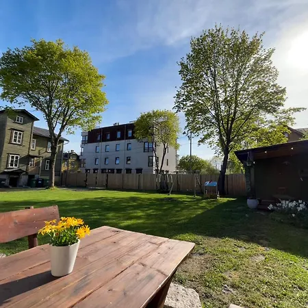 Garden Next To Telliskivi & Old Town Apartment Tallinn