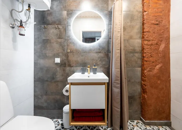 Garden Next To Telliskivi & Old Town * 塔林